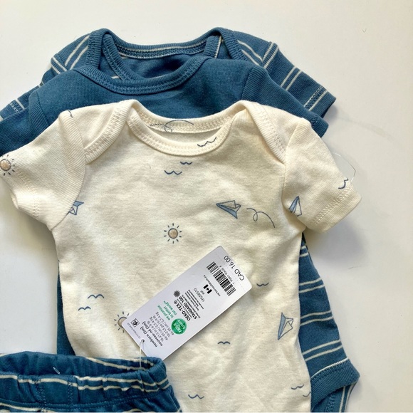 Carter's Baby Boys' Four Piece Set Size 0M NWT - Picture 2 of 5